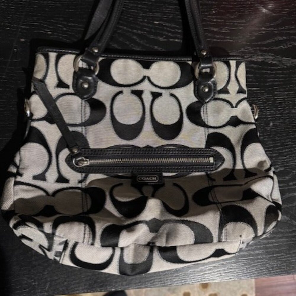 Authentic COACH Signature Satchel | Classic, Timeless, Highly Sought After ⭐